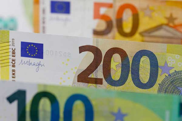 给外卖骑手交五险一金，不是唯一正确的解决方案(2025年03月01日)